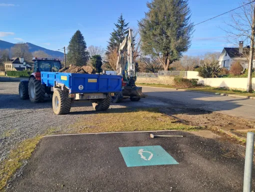 Démolition du trottoir.