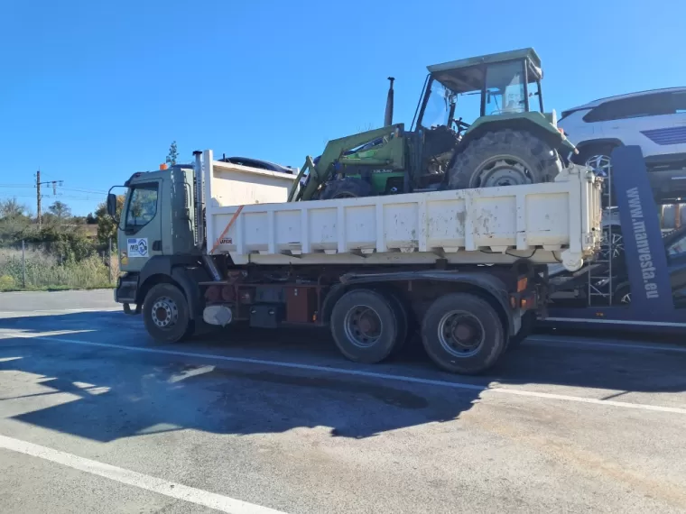 Tracteur avec frontal.