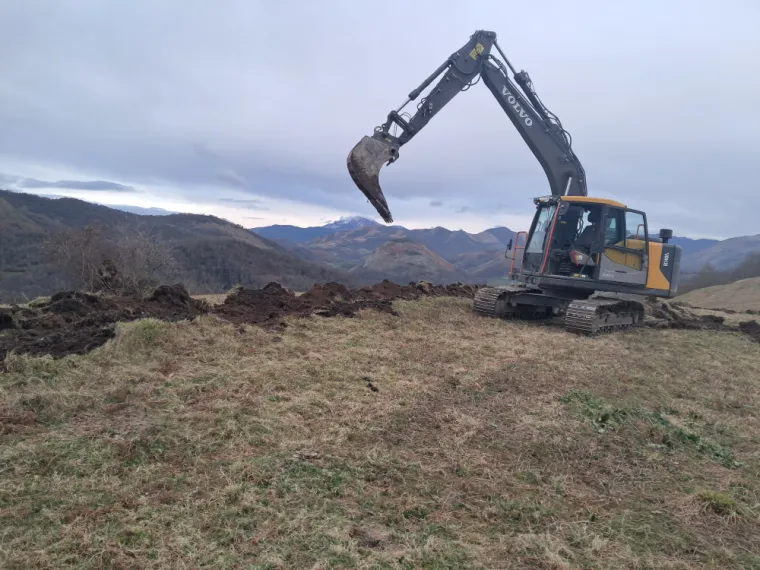 Décapage de la terre végétale.