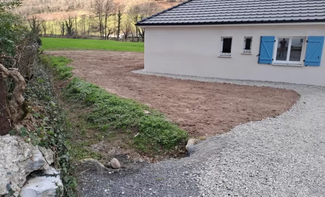 Création du cheminement autour de la maison.