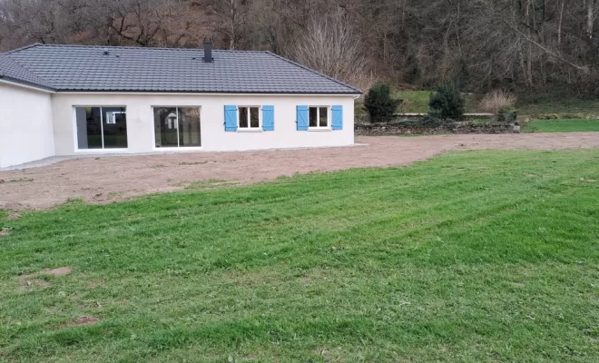 Terre végétale étalée.