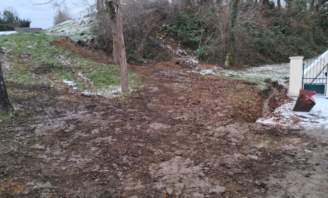 Remise en état et curage de fossé.