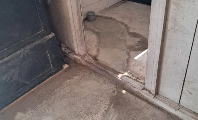 Remise en état du sol de l'habitation.