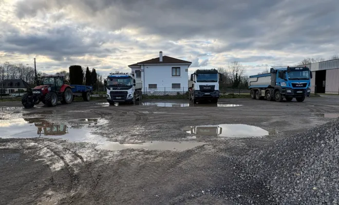 Camions et tracteur MBTP., Ogeu-les-Bains, MBTP