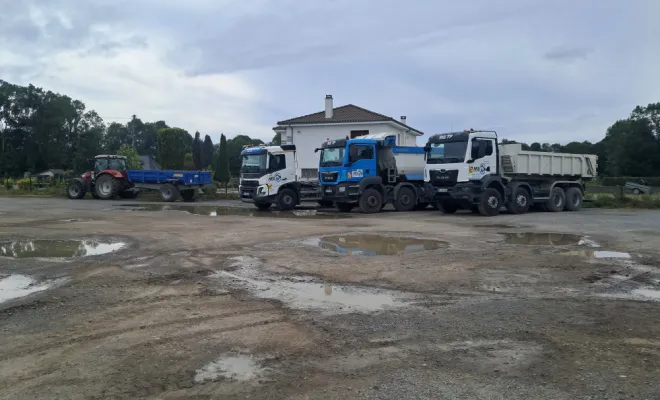 Camions et tracteur MBTP., Ogeu-les-Bains, MBTP